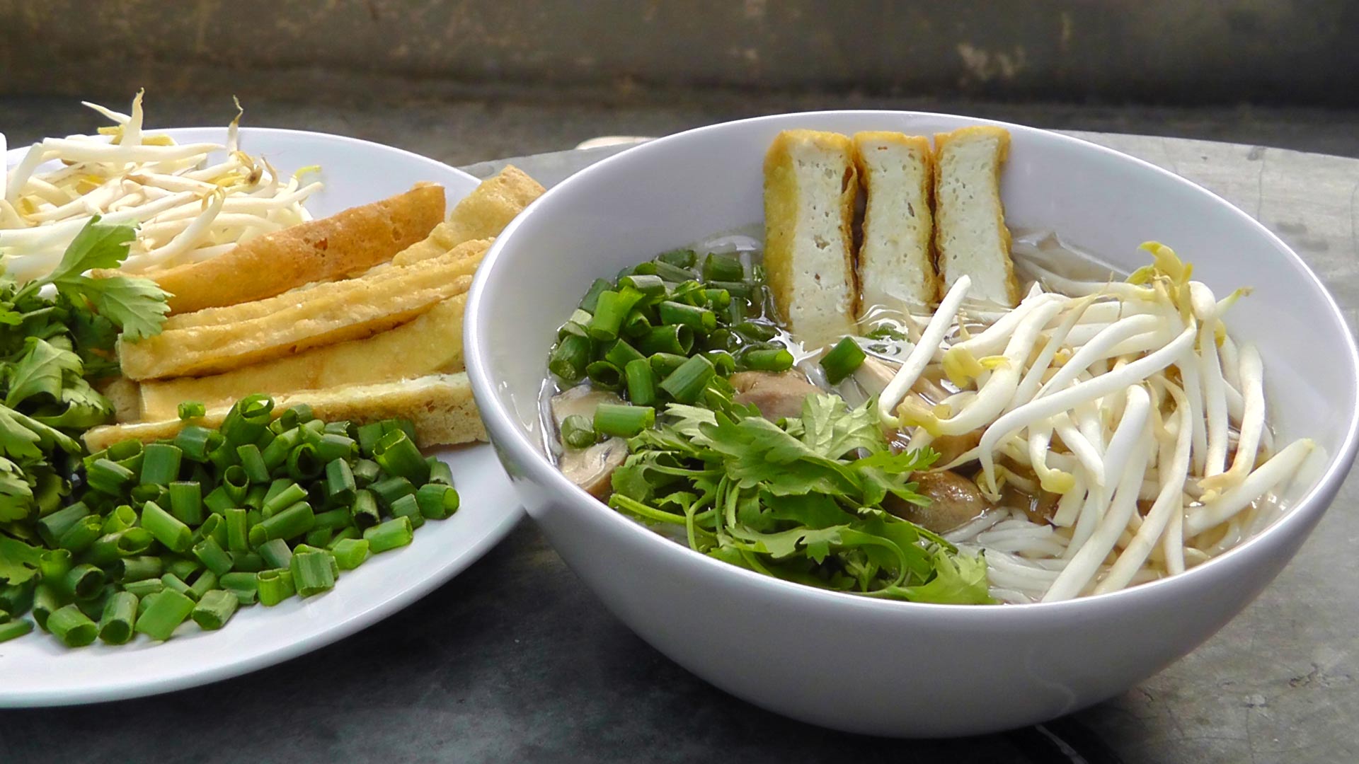 vietnamese-pho-noodle-soup-vegetarian-recipe