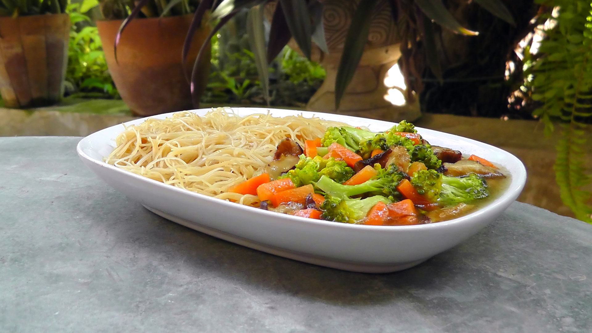 thai-fried-noodles-vegetables
