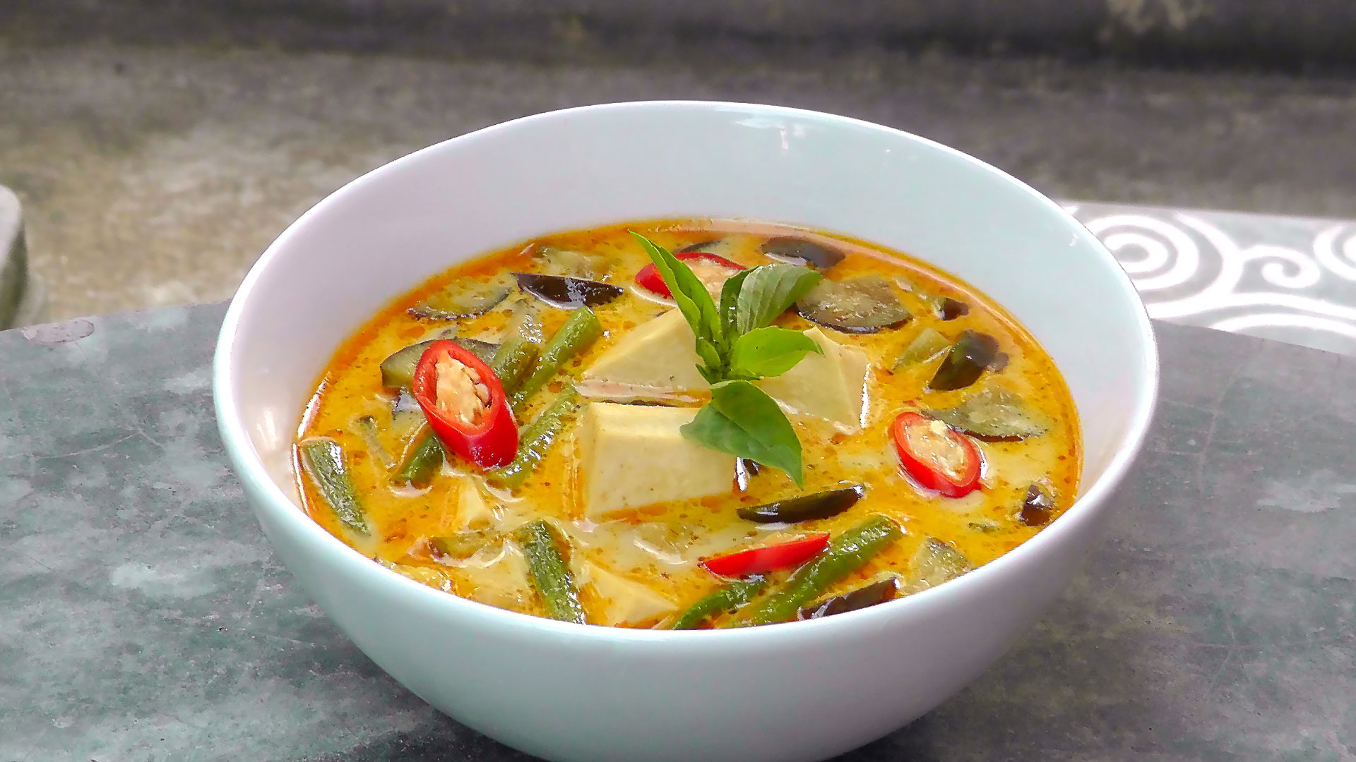 vegetarian-red-curry-tofu